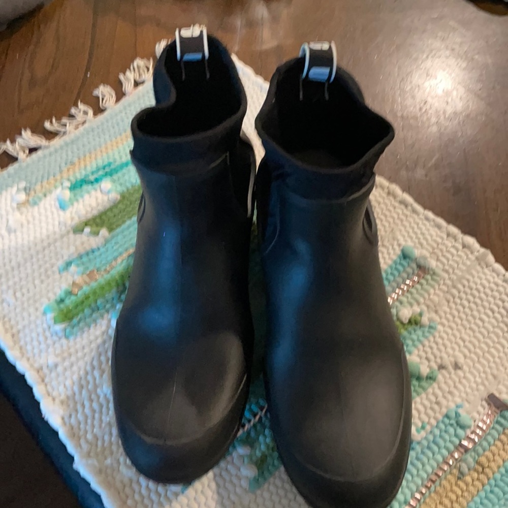 Ugg rain boots